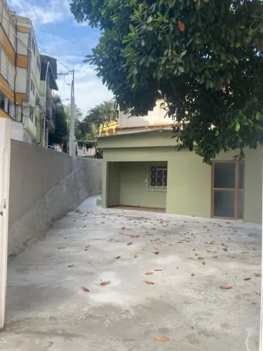 Casa térrea com 2 quartos e área externas