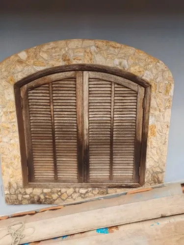 Vendo janela de quarto completa