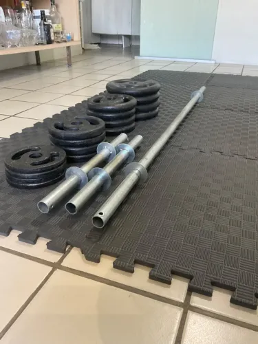Kit de Musculação 44 kg com Barras + 8 Tatames EVA 50x50 cm para Academia em Casa
