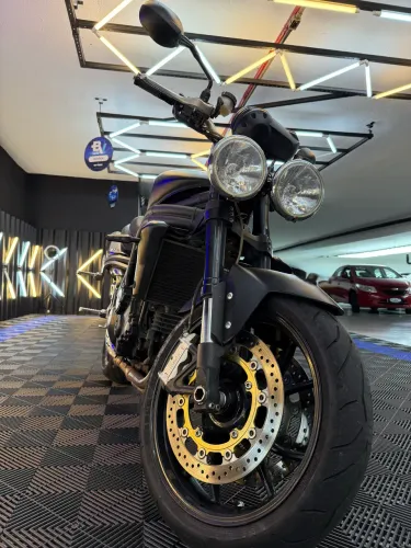 Triumph Speed Triple, 1050 cc ano 2009/2010, preto fosco, 56.000km