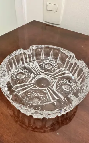 Cinzeiro de cristal