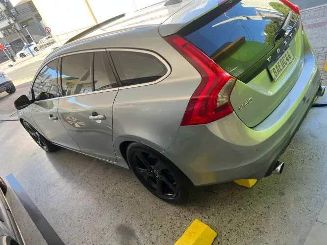 Volvo V60 T-5 R-desing 2.0 5P 2014