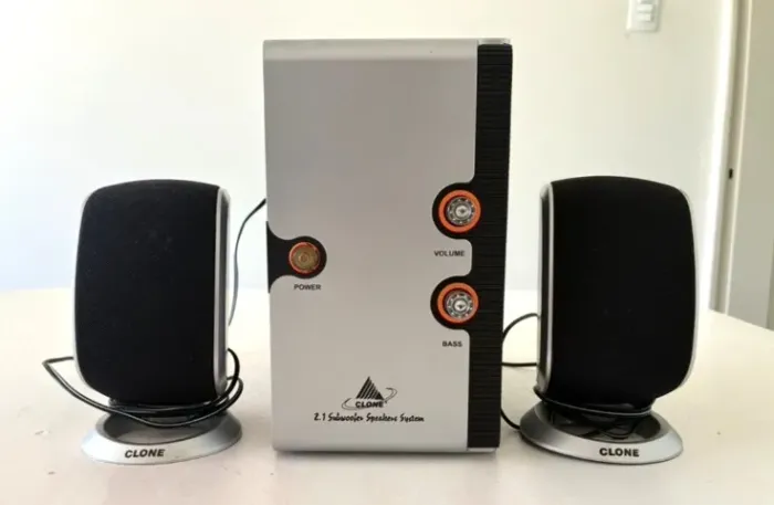 Caixa de Som Amplificada Subwoofer Clone 2.1