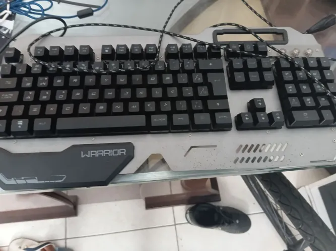 Vendo teclado 100%semi novo excelente com fio