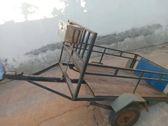 Carretinha pra moto em ótimo estado