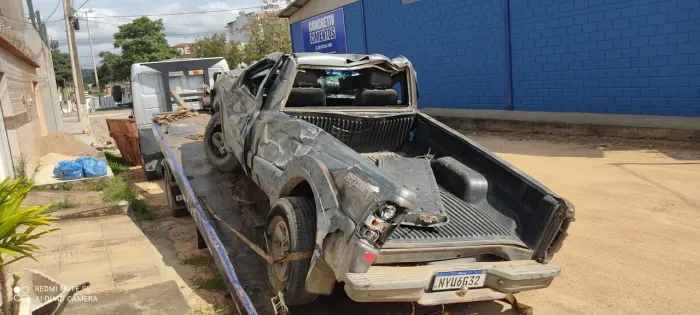 Sucata Ranger capotada para retirada de peças. Motor caixa rodas de liga.