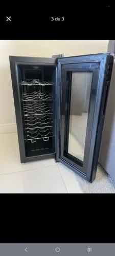 Adega oster vinhos 12 garrafas (DEFEITO)