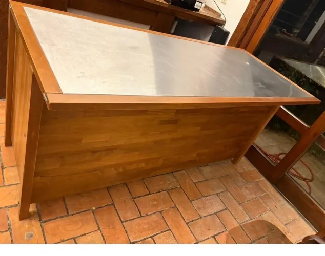 Bancada de churrasqueira com tampo em inox 