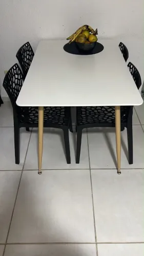 Mesa de jantar 4 cadeiras