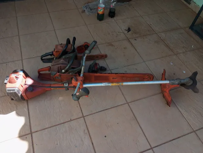 Vendo Moto serra com furadeira e Roçadeira.4.000,00