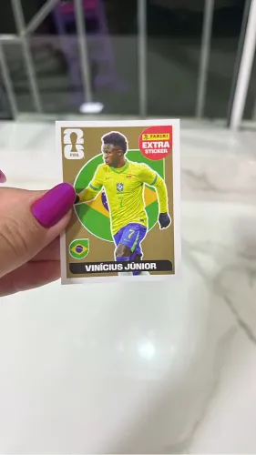 Figurinha extra Vini Júnior Gold