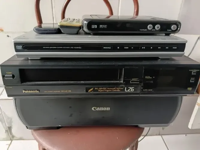 lote de aparelhos para restaurar ou usar partes, impressora, Dvd player, smart cel, video
