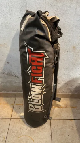Saco de pancada + suporte de parede