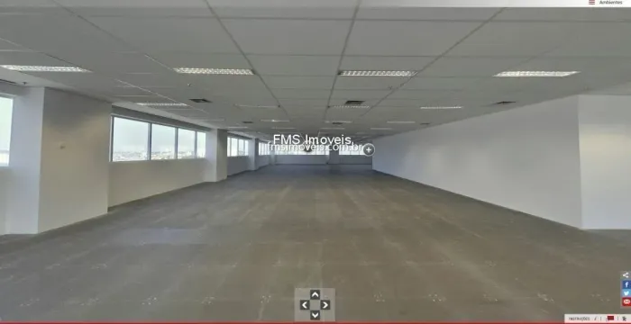 Conjunto comercial com 654m² na Av. das Nações Unidas.