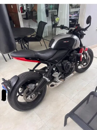 Triumph Trident 2023 Prata 660cc