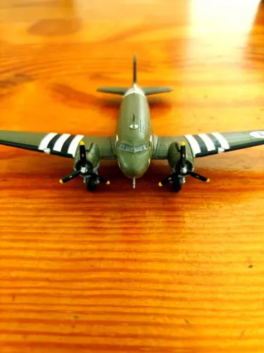 Avião miniatura Douglas C-47 Skytrain WW2