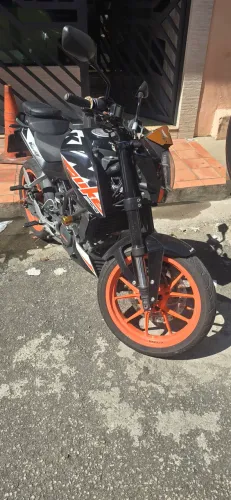pneus novos,manual e chave reserva. Relação original com pouca regulagem.