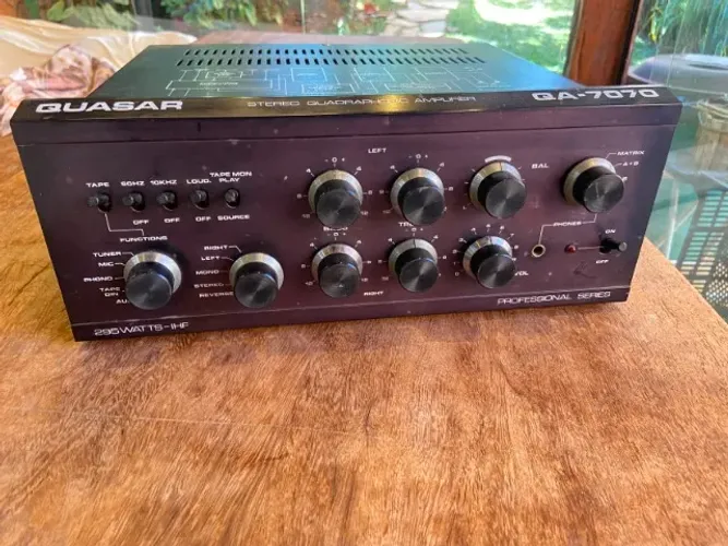 Amplificador Vintage Quasar QA-7070 - Clássico do Áudio Nacional (Anos 80)