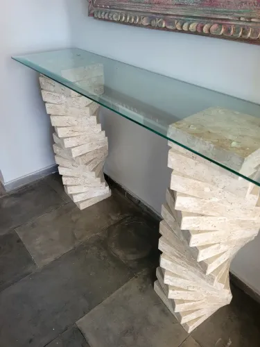 Mesa de apoio em mármore e vidro