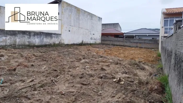 Terreno à venda no bairro Ingleses do Rio Vermelho - Florianópolis/SC