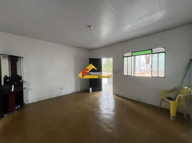 Casa localizada no bairro São Judas