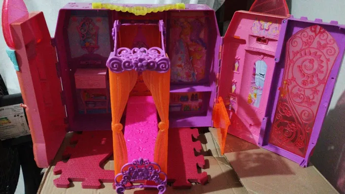 Barbie - castelo portal secreto (2014)