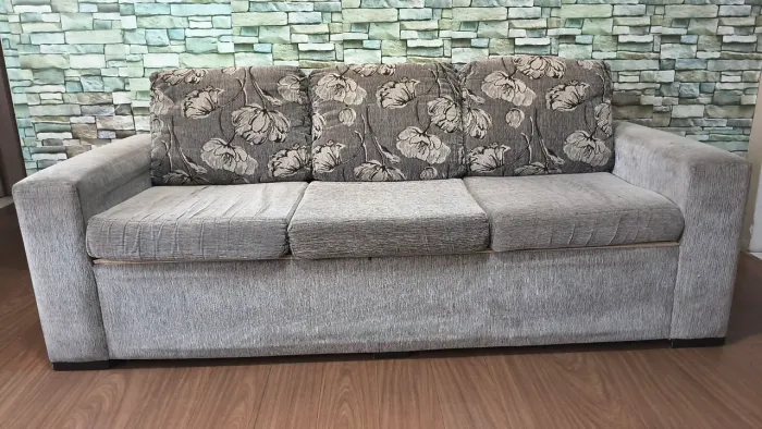 Sofá 3 lugares em tecido Chenille 210cm x 85cm