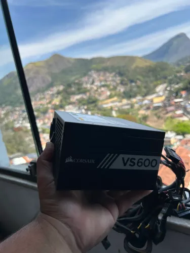 Fonte Corsair VS600.