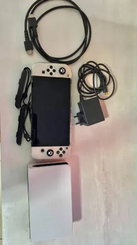 Nintendo Switch Oled (Pouco Uso) em bom estado + 3 jogos