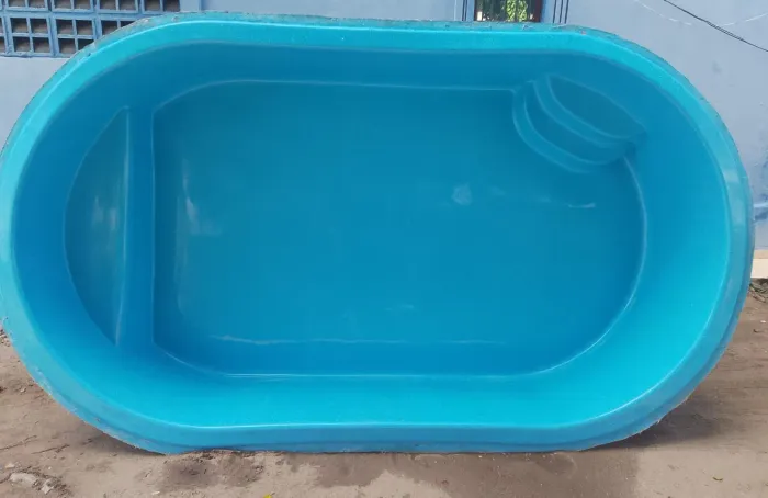 Piscina de Fibra nova com avaria estética 