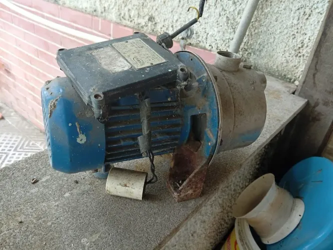 Bomba de água com defeito 