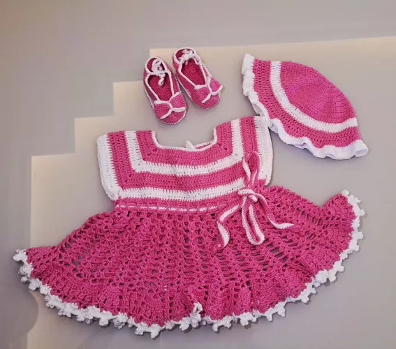 Kit Bebê Crochê 3 Peças: Vestido + Chapéu + Sapatinho Rosa