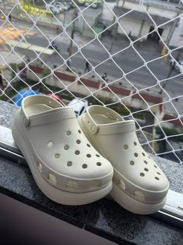 crocs