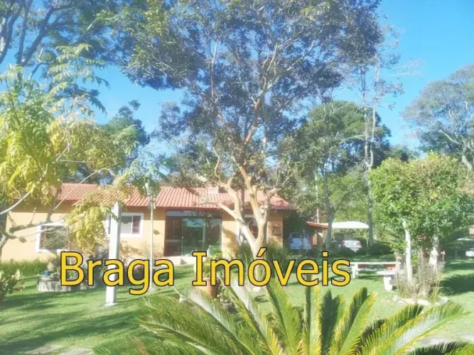Ótima chácara com terreno de 2120m², em condomínio fechado - Ibiúna - SP