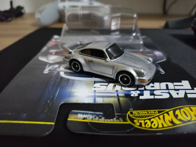 Hot wheels premium porsche(preço mínimo 50)