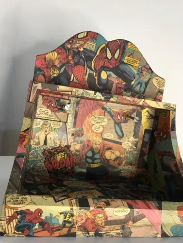 Porta coisas/prateleira de parede artesanal - Homem Aranha