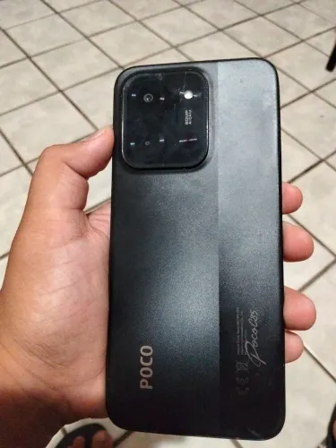 Vende-se celular poco c85, 256gb 8 GB, tela tricada mais não interfere no uso 