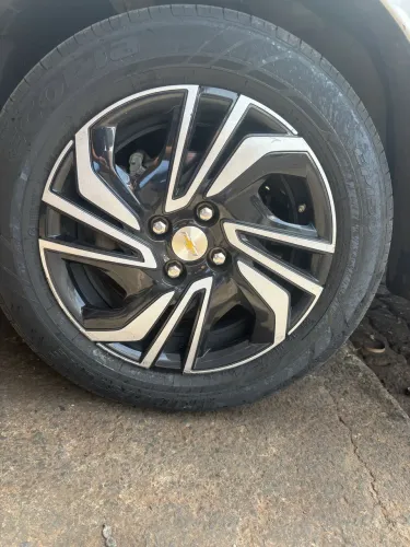 Rodas de ferro com calotas originais do Onix 2023