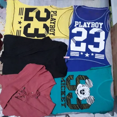 Vendo blusas femininas - 3 regatas e 2 de manga