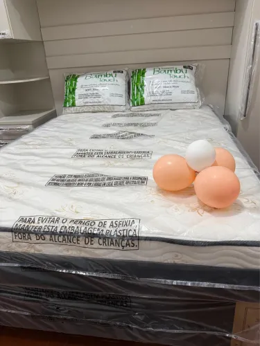 CONJUNTO CAMA BOX CASAL COM COLCHÃO DE 24 CM DE ALTURA, BASE BOX COM PÉS DE MADEIRA