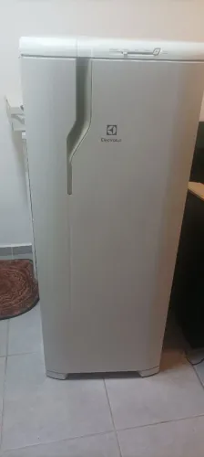Geladeira RE31 Electrolux
