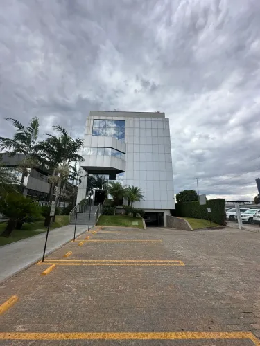 Conjunto de 3 Salas Comerciais Modernas com 119m2 no Coração do SIA  Ideal para a sua Emp