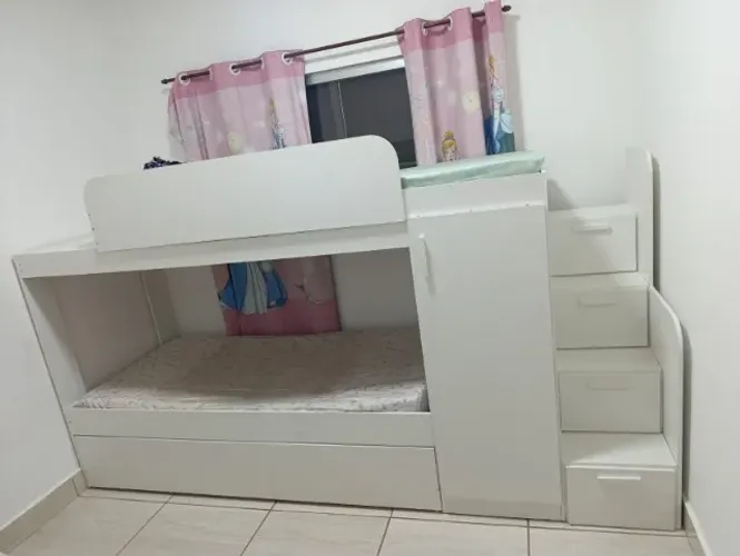 Treliche com escada de nicho e roupeiro