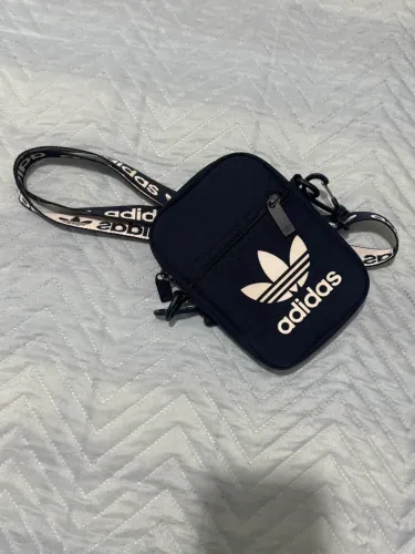 Bolsa Transversal Adidas Originals - Compacta e Estilosa