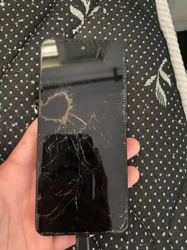 Celular moto E 40 tela trincada 