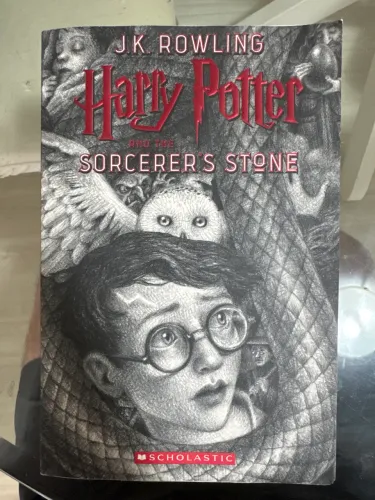 Harry Potter And The Sorcerer's Stone: Volume 1 Edição Inglês