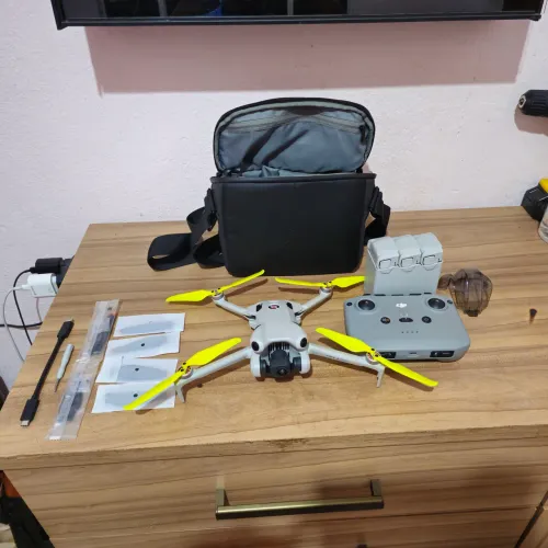 Drone DJI MINI 4PRO FLy More Combo