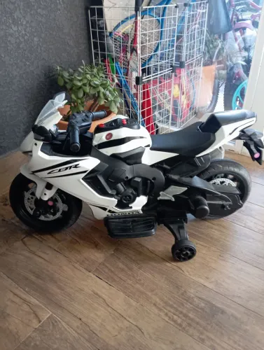 Moto infantil elétrica cbr1000