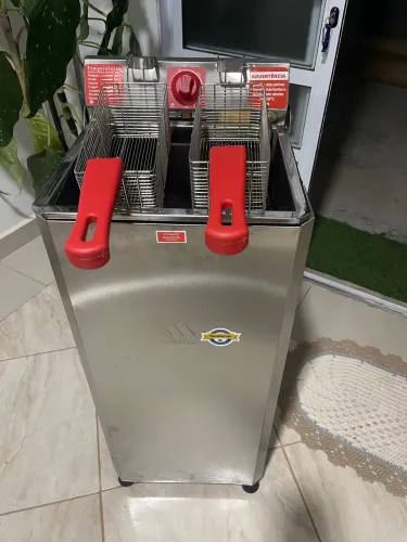 Vendo fritadeira industrial água e óleo 25lts nova !!!