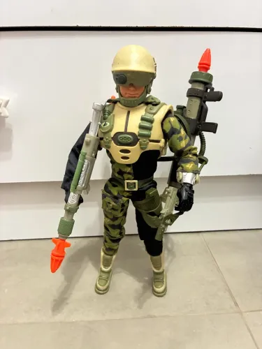 Max Steel soldado